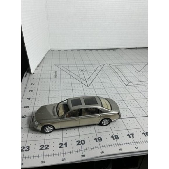AutoArt Mercedes Benz Maybach 62 Gold Tan-Scale 1:43 No Box No Hood Ornament - Picture 8 of 12
